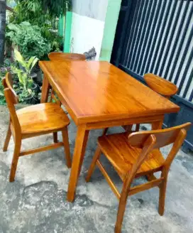 Meja dan Kursi Makan Kayu Jati Motif Ropan Finisihing Melamic