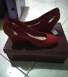 Sepatu wedges dexflex comfort warna merah