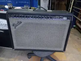Ampli gitar fender Ultimate Chorus 212