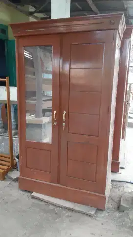 lemari kayu jati