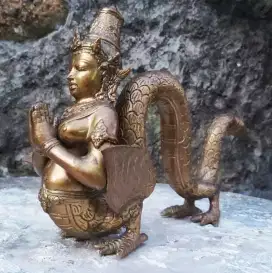 Patung Dewa Ular Antik