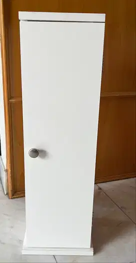 Lemari gantung kosmetik