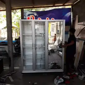 Lemari kaca aneka ukuran dan model bahan aluminium tebal