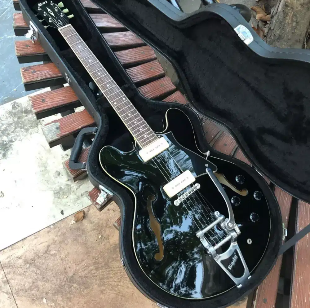 Cort Source BV Bigsby Black