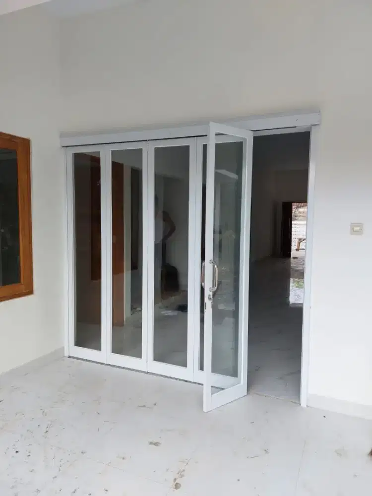 Pintu lipat kaca almunium partisi sekat kaca alminium