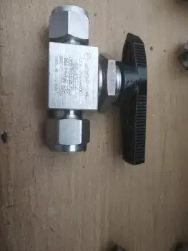 Ball valve 3/8 Od,SS-43GS6,Swagelok/Whitey