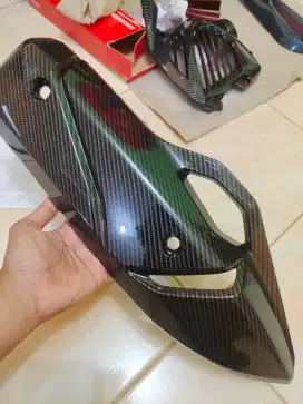 Tameng knalpot original Honda Vario 160 atau PCX 160 carbon hitam