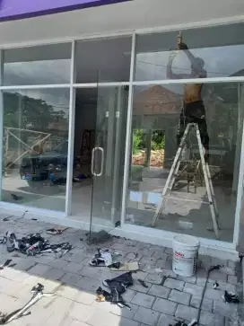 Partisi kaca dan Folding gate