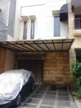 Dijual Rumah 2 lantai di tengah kota pejaten barat jakarta