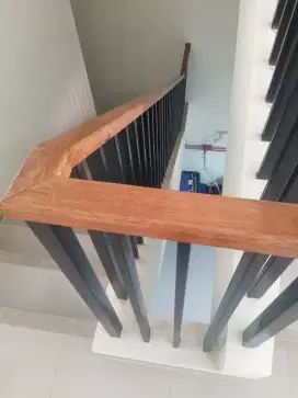 Railing tangga besi holow minimalis