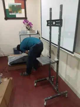 Bracket standing TV 32-65+ pasang