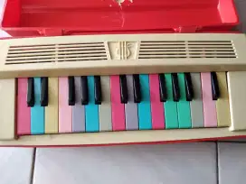 Piano keyboard musik jadul lawas