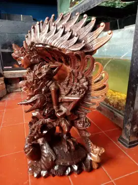 Patung ukir garuda wisnu kencana