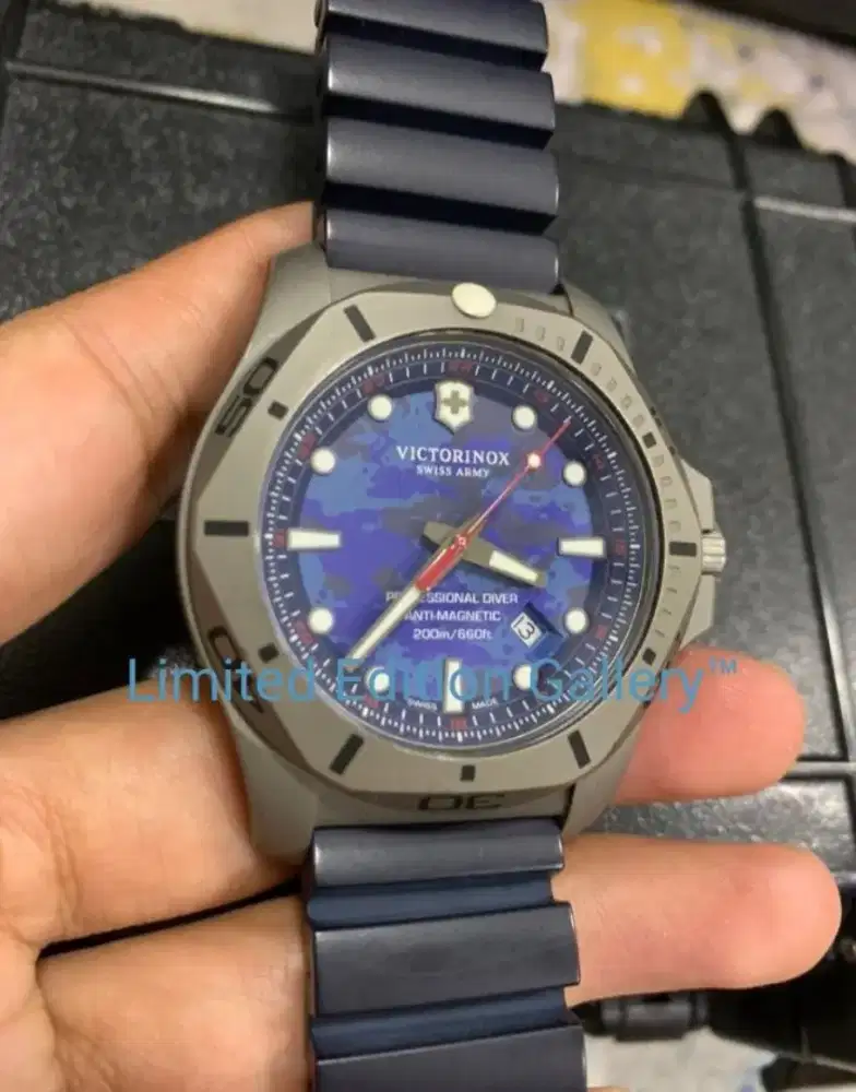 Professional Diver Victorinox Swiss Army INOX Titanium 241813