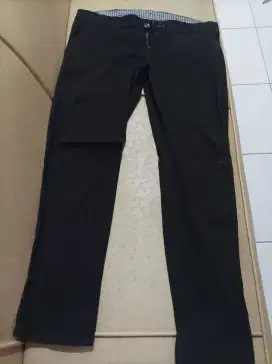 Celana Cino bahan Giordano Black