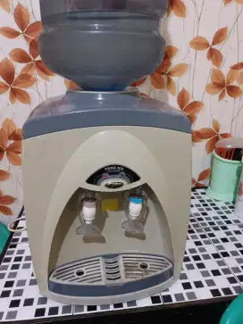 Dispenser Yong ma panas dingin jual cepat