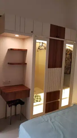 lemari baju dan meja rias
