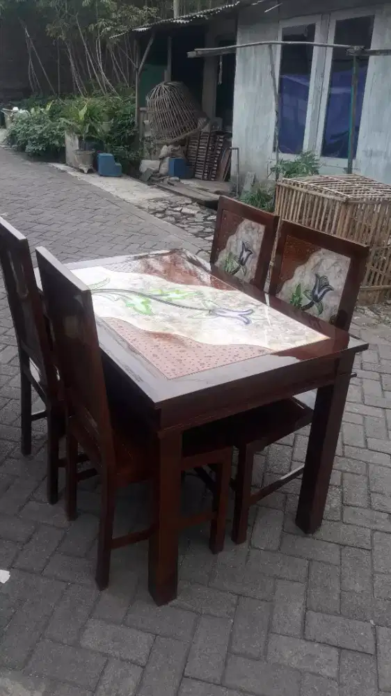Meja Makan Motif Marmer Kayu Jati (4kursi)