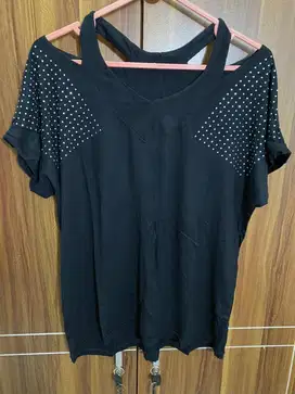 Kaos Hitam Off Shoulder