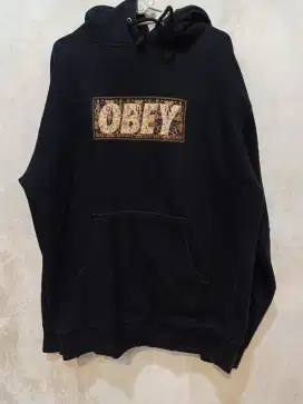 Hoodie Obey Hitam
