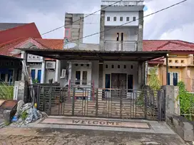 Rumah di perumahan strategis di pal 8