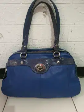 Tas Shoulder Jinjing Couch