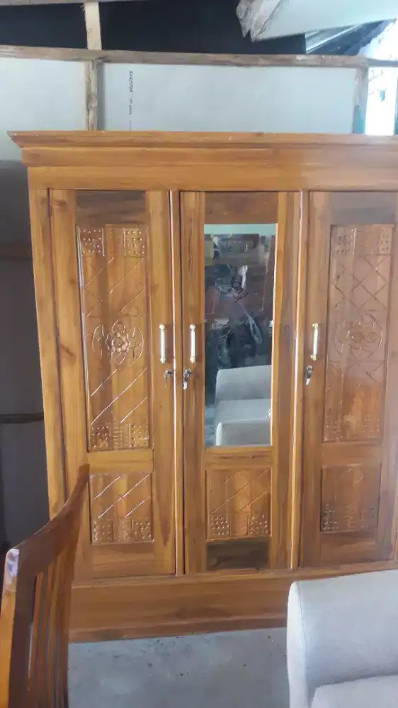 Lemari Pakaian Kayu Jati 3pintu