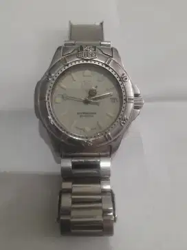 Jam tangan TAG HEUER