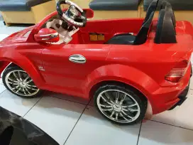 Mainan mobil2an mdl Mercedes Benz SL65, Kondisi 90%