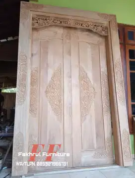 Kusen pintu ukir