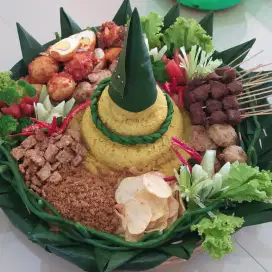 Nasi tumpeng besar