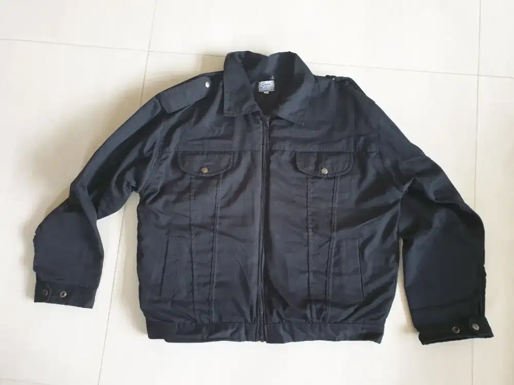 Jaket pengaman lapis besi