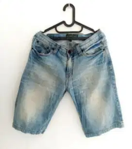 Celana Pendek Jeans. Merk Point One
