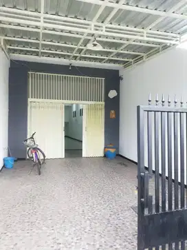 Dijual ruko 2 lantai Raya kedung cowek lokasi strategis buat usaha