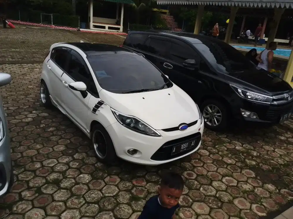 jual Ford fiesta trend 1,4 at, 2011