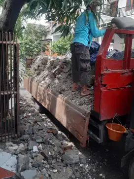 Urug buang puing sampah urugan puing tanah merah campur pengurugan