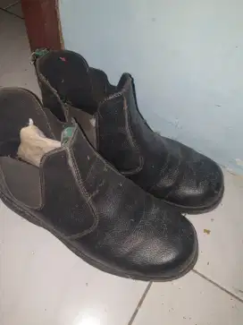 jual sepatu saffte pabrik jual btuh buat tmbhan byaran anak skolah