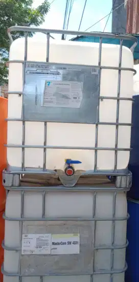 TANDON IBC KOTAK PUTIH ISI 1000 LITER