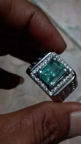Natural emerald beryl (zambrud)