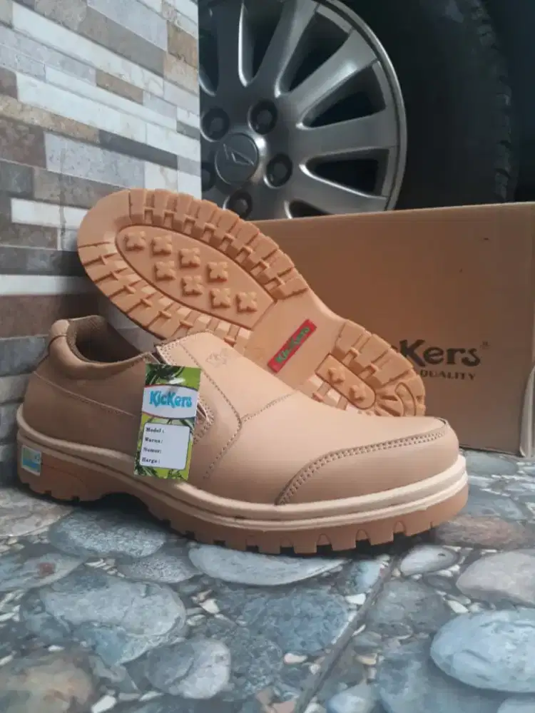 Sepatu santai slip on kulit asli
