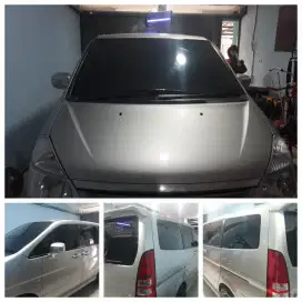 kaca film mobil dan gedung panggilan