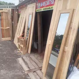 Daun pintu utama/ kamar