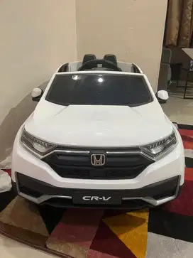 Mobil mobilan anak CRV putih