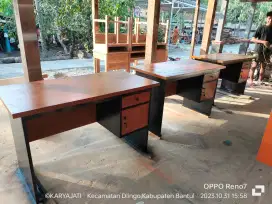 Set meja kerja kantor