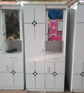 Lemari pakaian plus tempat makeup