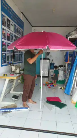 Menjual payung parasol