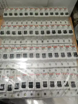 Mcb 1phase merk Merlin Gerin 6A,10A,16A.tersedia berbagai mcm ukurn.