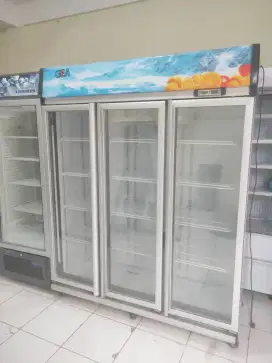 GEA SHOWCASE 3 PINTU BEKAS/SECOND