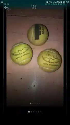 3 bh bola kasti slh 1 dr permainan olah raga kond bgs mls mgkn ada bth