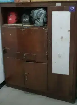Lemari jati zaman dulu